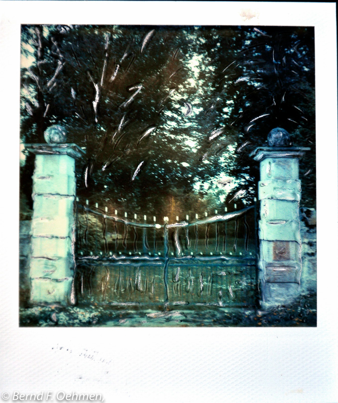  Eisnetor     manipulieter ArtisticZ Print