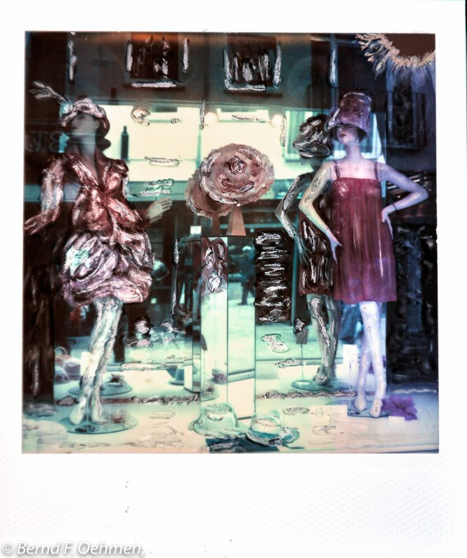 Moderboutique     manipulieter ArtisticZ Print